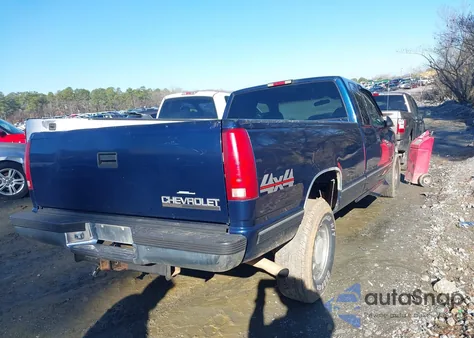 1998 Chevrolet C/K 1500 Silverado Fleetside z USA, uszkodzony, nr VIN 1GCEK19R3WE165270